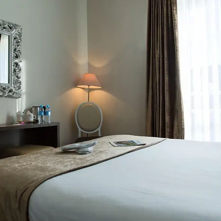 Victoria Hotel 4*