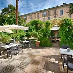 Victoria 4*